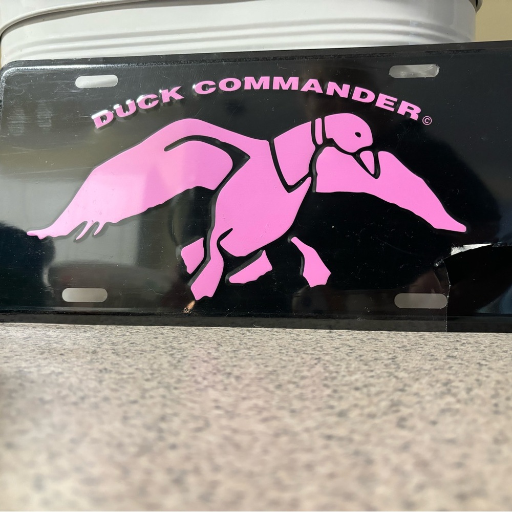 Duck Commander pink license plate - Picture 2 of 2